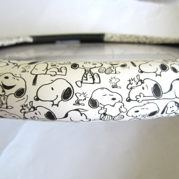 Snoopy Peanuts Black & White Steering Wheel Cover - Picture 5 of 6